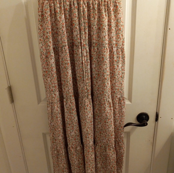 Tiered maxi skirt - Picture 2 of 3